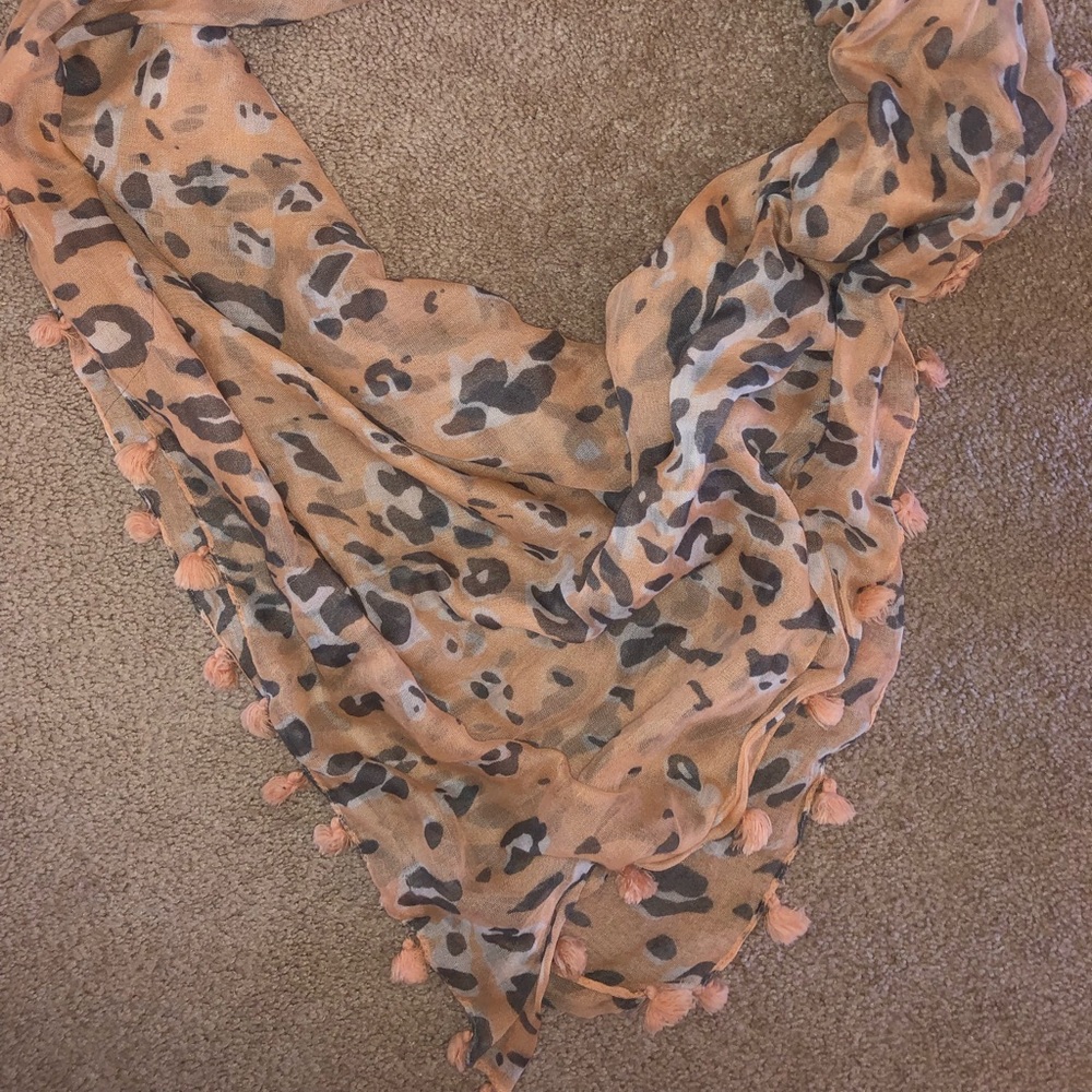 Super soft trendy cheetah print scarf!
